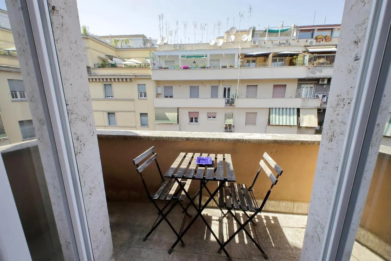 Apartment Silvano'S Home In Rome